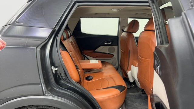 Second-hand 2021 Mahindra XUV300 W8 Opt for sale in Pune-24