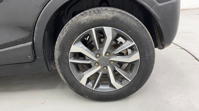 Second-hand 2021 Mahindra XUV300 W8 Opt for sale in Pune-19