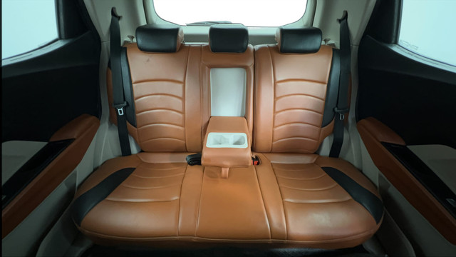 Second-hand 2021 Mahindra XUV300 W8 Opt for sale in Pune-28