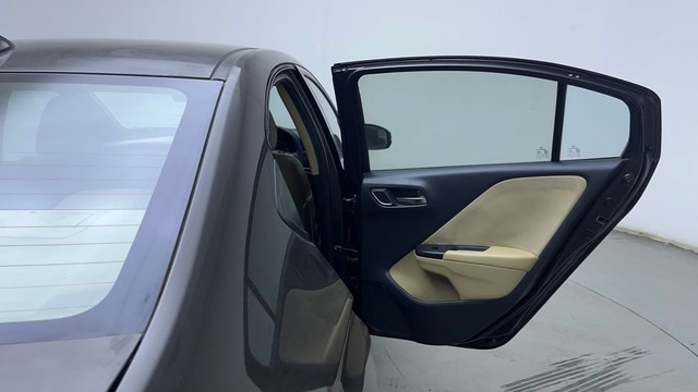 Second-hand 2019 Honda City V MT Diesel for sale in Hyderabad-23