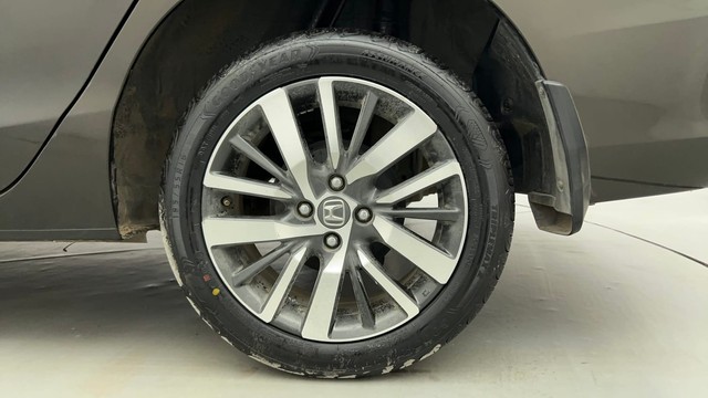 Second-hand 2022 Honda City ZX MT for sale in Ahmedabad-19