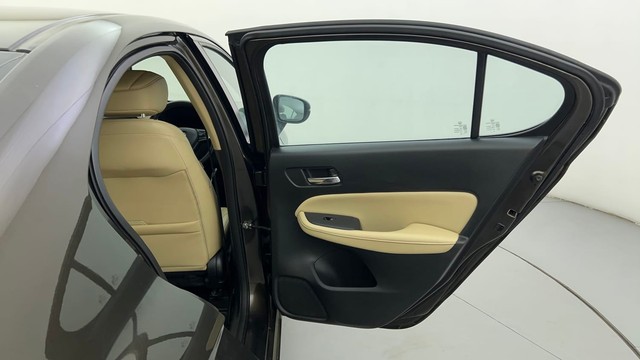 Second-hand 2022 Honda City ZX MT for sale in Ahmedabad-34