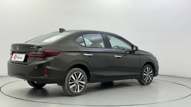 Second-hand 2022 Honda City ZX MT for sale in Ahmedabad-3