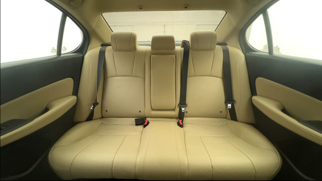 Second-hand 2022 Honda City ZX MT for sale in Ahmedabad-33