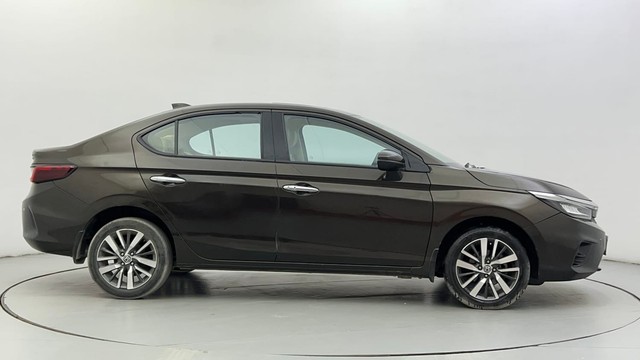 Second-hand 2022 Honda City ZX MT for sale in Ahmedabad-2