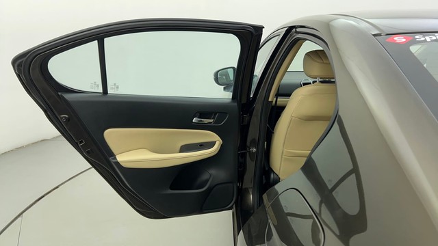 Second-hand 2022 Honda City ZX MT for sale in Ahmedabad-31