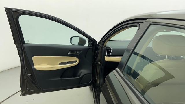 Second-hand 2022 Honda City ZX MT for sale in Ahmedabad-35