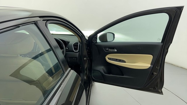 Second-hand 2022 Honda City ZX MT for sale in Ahmedabad-16
