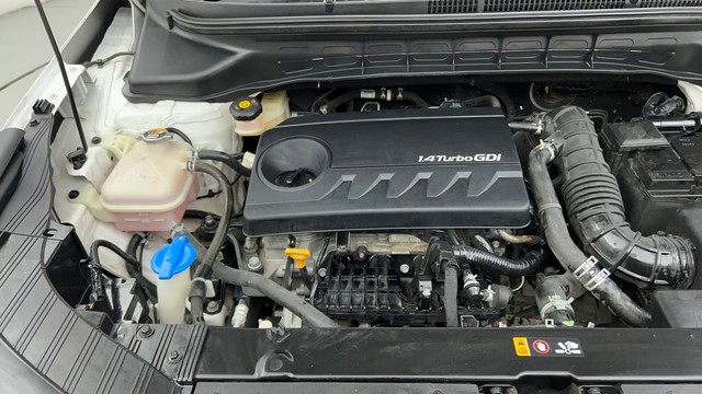 Second-hand 2022 Kia Carens Luxury Plus 6 STR Diesel for sale in Ahmedabad-37