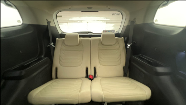 Second-hand 2022 Kia Carens Luxury Plus 6 STR Diesel for sale in Ahmedabad-27