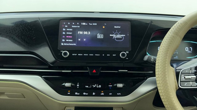 Second-hand 2022 Kia Carens Luxury Plus 6 STR Diesel for sale in Ahmedabad-28