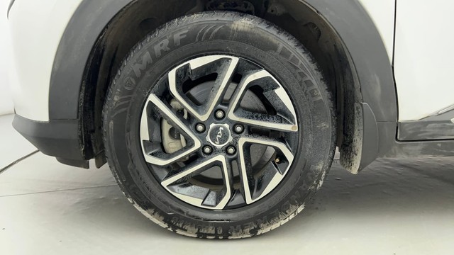 Second-hand 2022 Kia Carens Luxury Plus 6 STR Diesel for sale in Ahmedabad-20