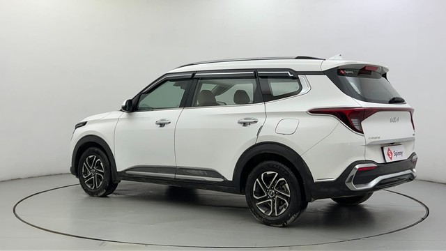 Second-hand 2022 Kia Carens Luxury Plus 6 STR Diesel for sale in Ahmedabad-5