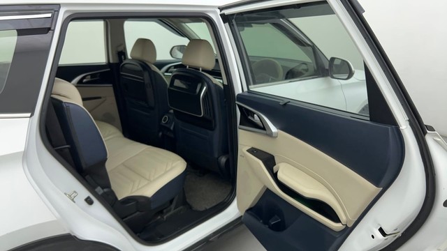 Second-hand 2022 Kia Carens Luxury Plus 6 STR Diesel for sale in Ahmedabad-32