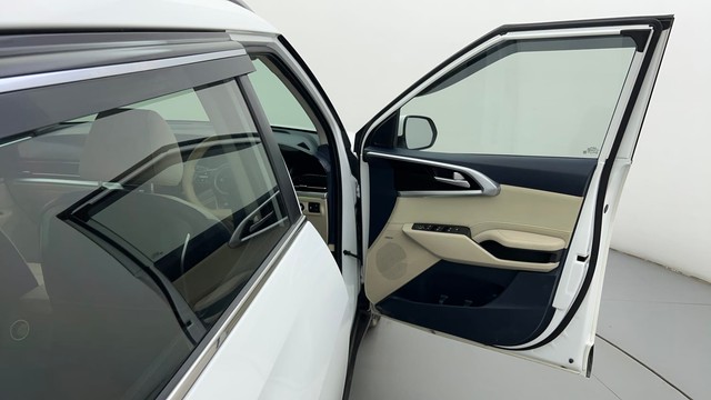 Second-hand 2022 Kia Carens Luxury Plus 6 STR Diesel for sale in Ahmedabad-16