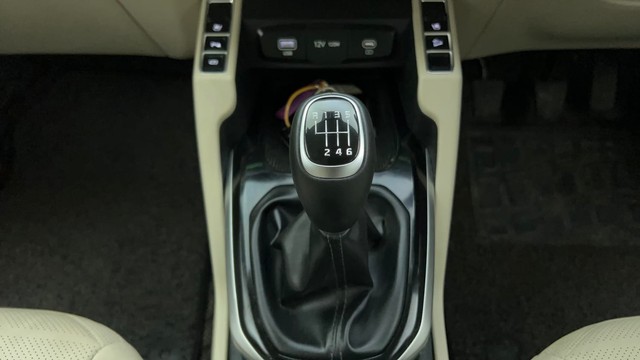 Second-hand 2022 Kia Carens Luxury Plus 6 STR Diesel for sale in Ahmedabad-12