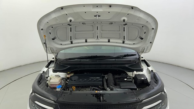 Second-hand 2022 Kia Carens Luxury Plus 6 STR Diesel for sale in Ahmedabad-8