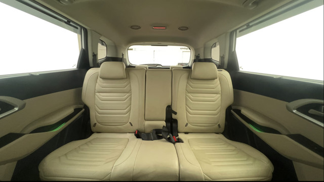 Second-hand 2022 Kia Carens Luxury Plus 6 STR Diesel for sale in Ahmedabad-36