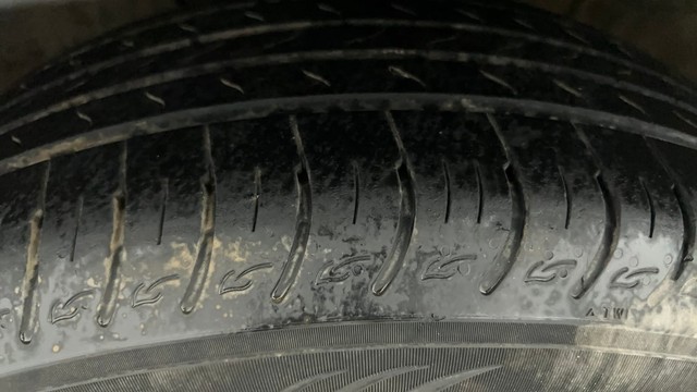 Second-hand 2022 Kia Carens Luxury Plus 6 STR Diesel for sale in Ahmedabad-31