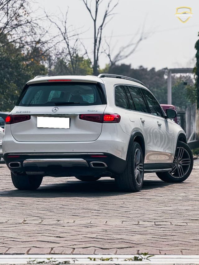 Second-hand 2023 Mercedes-Benz GLS 400d 4MATIC BSVI for sale in New Delhi-7