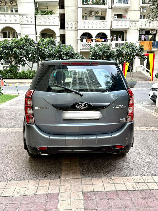Second-hand 2016 Mahindra XUV500 AT W6 2WD for sale in New Delhi-1