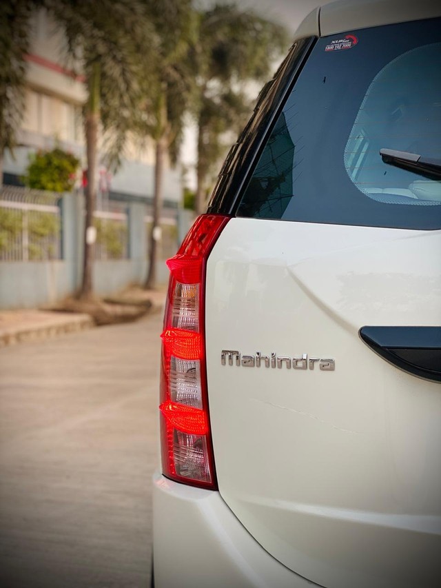 Second-hand 2017 Mahindra XUV500 W6 2WD for sale in Pune-8