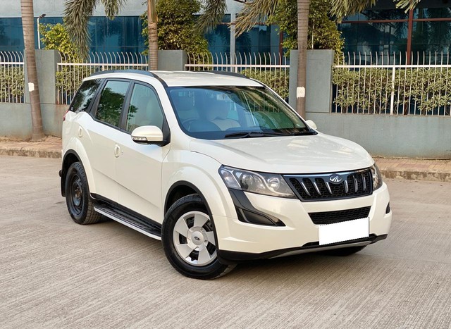 Second-hand 2017 Mahindra XUV500 W6 2WD for sale in Pune-22