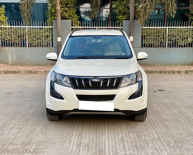 Second-hand 2017 Mahindra XUV500 W6 2WD for sale in Pune-5