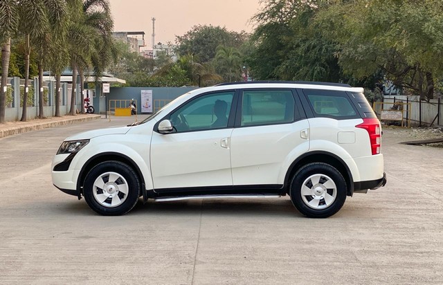 Second-hand 2017 Mahindra XUV500 W6 2WD for sale in Pune-3