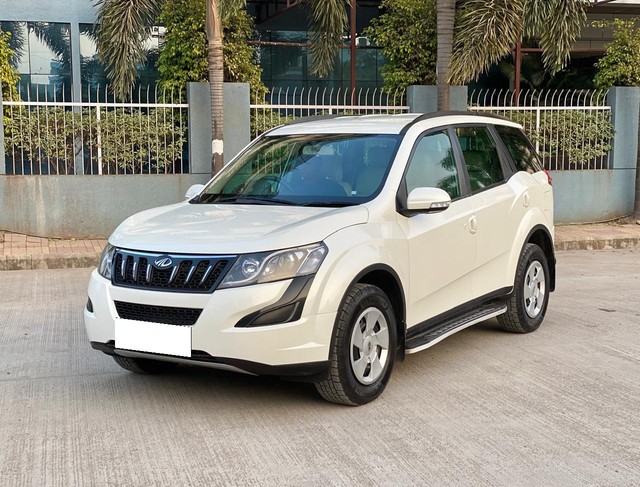 Second-hand 2017 Mahindra XUV500 W6 2WD for sale in Pune-4