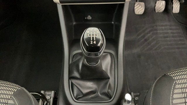 Second-hand 2023 Renault Triber RXZ for sale in Jaipur-12