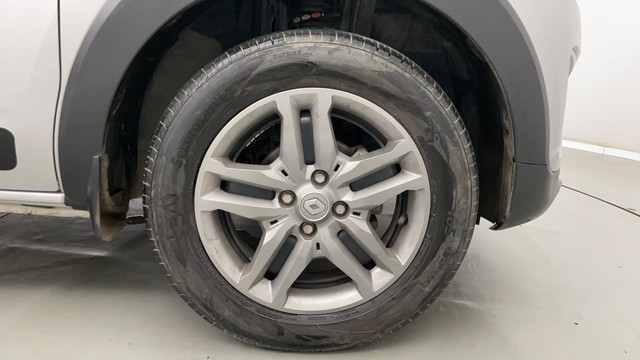 Second-hand 2023 Renault Triber RXZ for sale in Jaipur-17