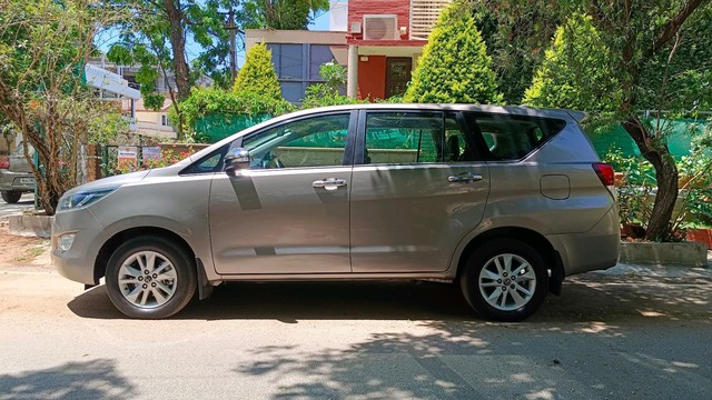 Second-hand 2017 Toyota Innova Crysta 2.4 G MT BSIV for sale in Bangalore-3