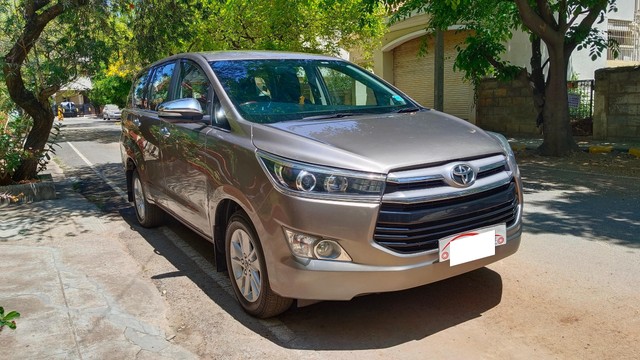 Second-hand 2017 Toyota Innova Crysta 2.4 G MT BSIV for sale in Bangalore-17