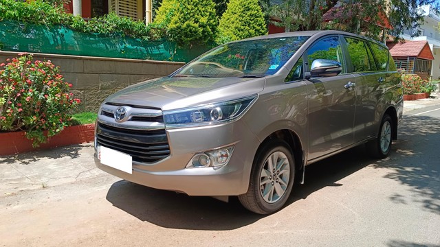 Second-hand 2017 Toyota Innova Crysta 2.4 G MT BSIV for sale in Bangalore-4