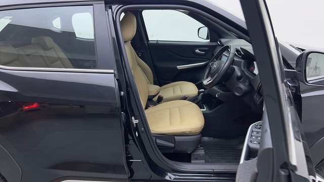 Second-hand 2022 Nissan Magnite Turbo CVT XV Premium for sale in Noida-15