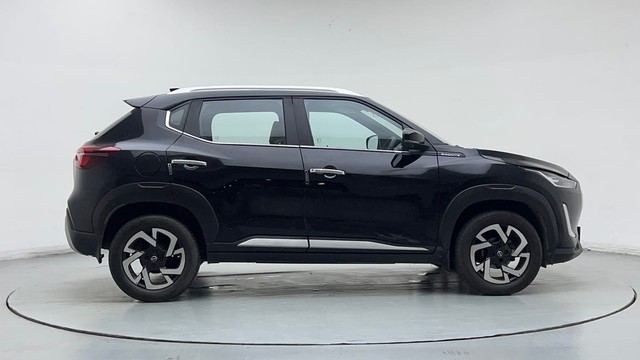 Second-hand 2022 Nissan Magnite Turbo CVT XV Premium for sale in Noida-2