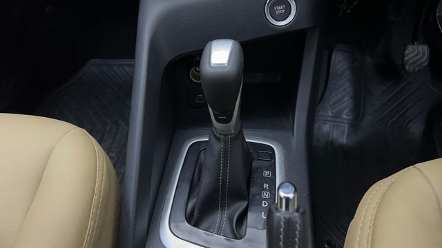 Second-hand 2022 Nissan Magnite Turbo CVT XV Premium for sale in Noida-12