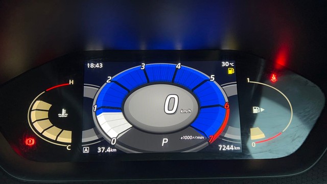 Second-hand 2022 Nissan Magnite Turbo CVT XV Premium for sale in Noida-13