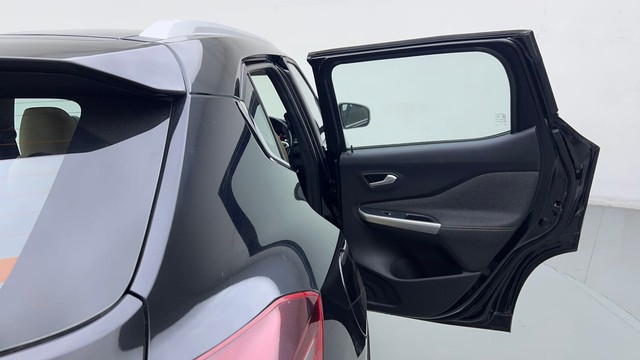 Second-hand 2022 Nissan Magnite Turbo CVT XV Premium for sale in Noida-30