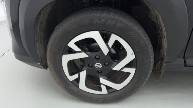 Second-hand 2022 Nissan Magnite Turbo CVT XV Premium for sale in Noida-20