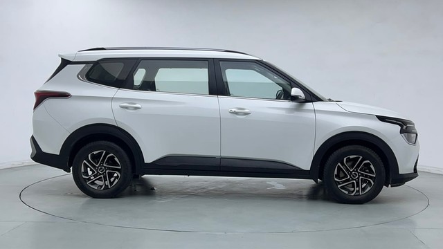 Second-hand 2022 Kia Carens Prestige Plus Diesel for sale in Noida-2