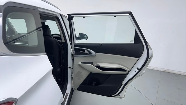 Second-hand 2022 Kia Carens Prestige Plus Diesel for sale in Noida-34