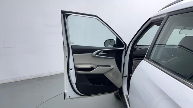 Second-hand 2022 Kia Carens Prestige Plus Diesel for sale in Noida-25