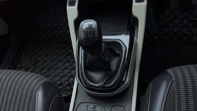 Second-hand 2022 Kia Carens Prestige Plus Diesel for sale in Noida-12