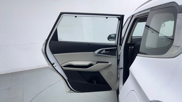 Second-hand 2022 Kia Carens Prestige Plus Diesel for sale in Noida-33