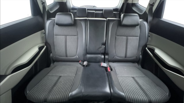 Second-hand 2022 Kia Carens Prestige Plus Diesel for sale in Noida-40