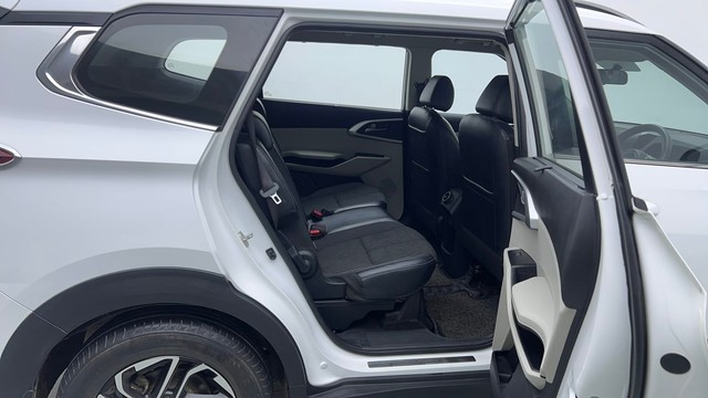 Second-hand 2022 Kia Carens Prestige Plus Diesel for sale in Noida-35