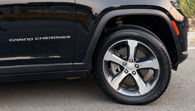 Second-hand 2024 Jeep Grand Cherokee Limited Opt for sale in New Delhi-7