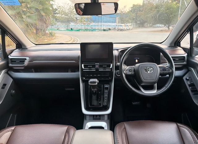 Second-hand 2023 Toyota Innova Hycross VX 7STR Hybrid for sale in New Delhi-12